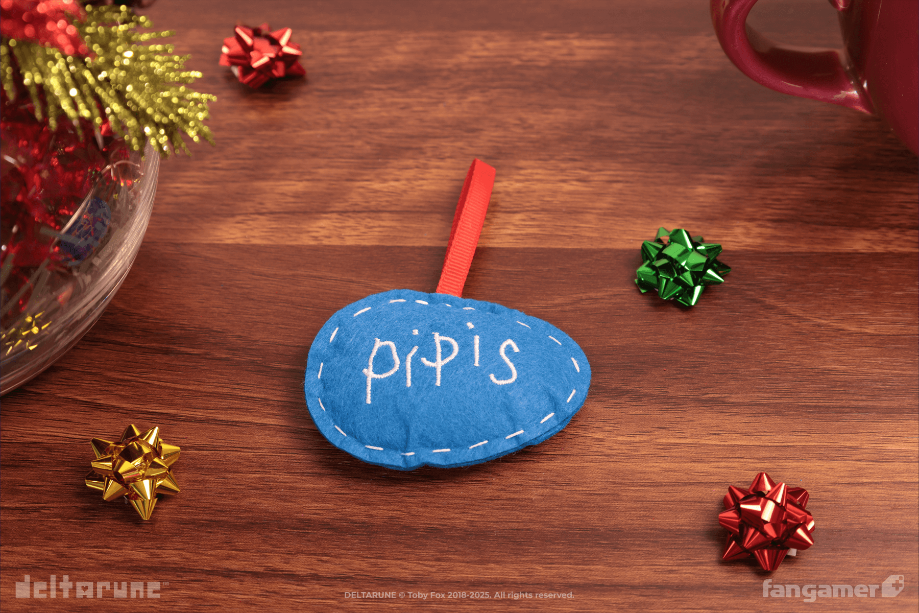 Pipis Ornament